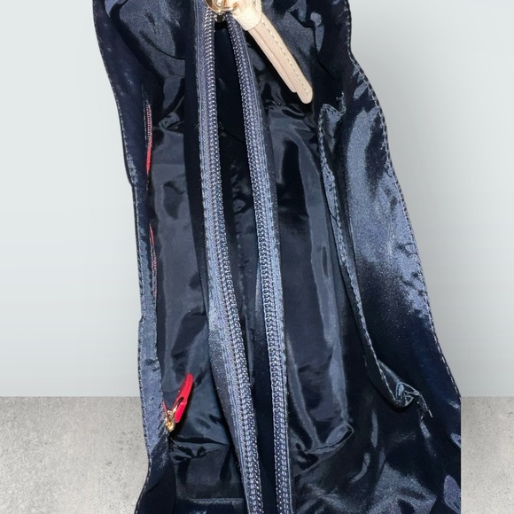 Tommy Hilfiger Tan Crossbody Bag with Classic Design - Picture 6 of 6